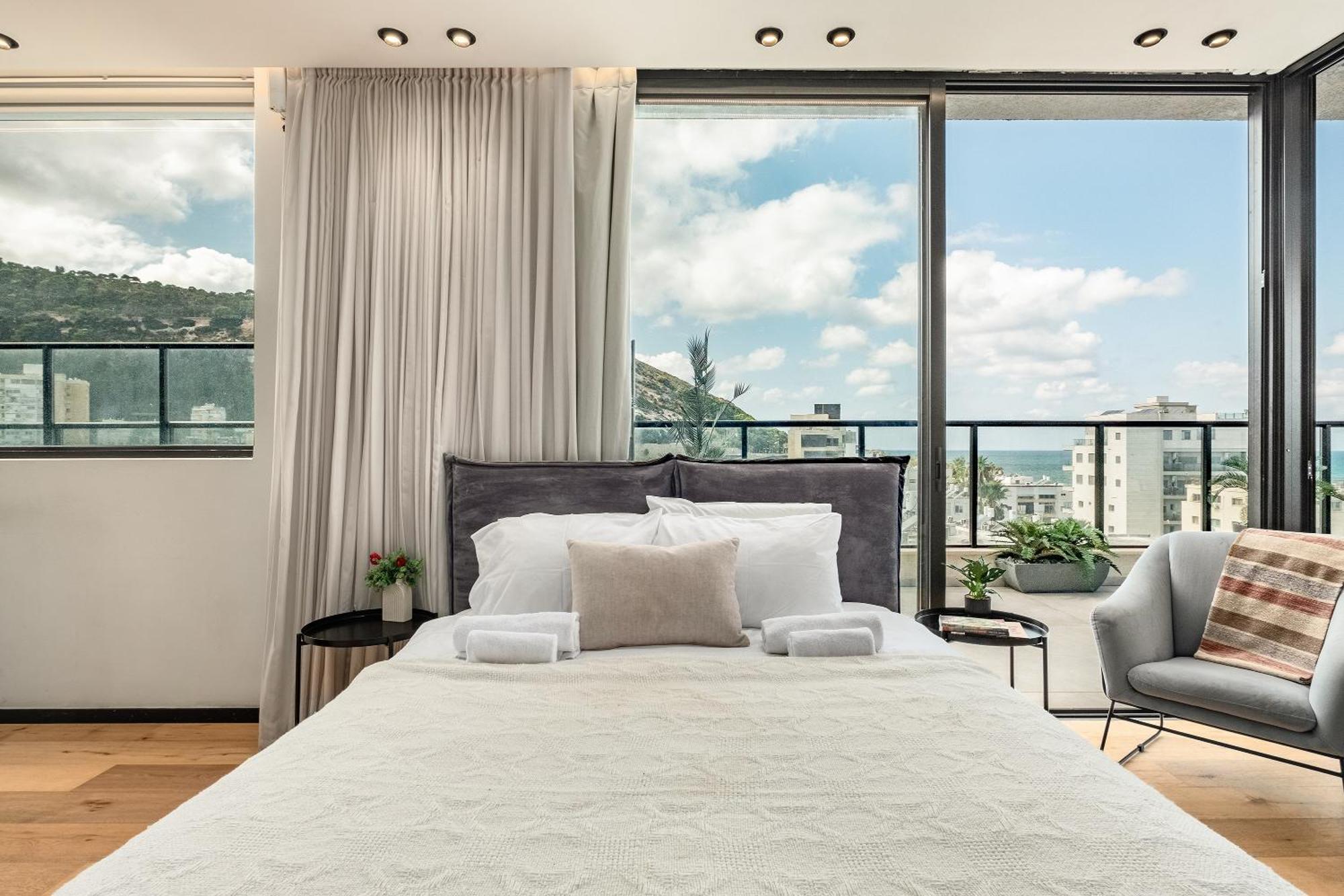 Pool & Jacuzzi Seaview Penthouse By Sea N' Rent *