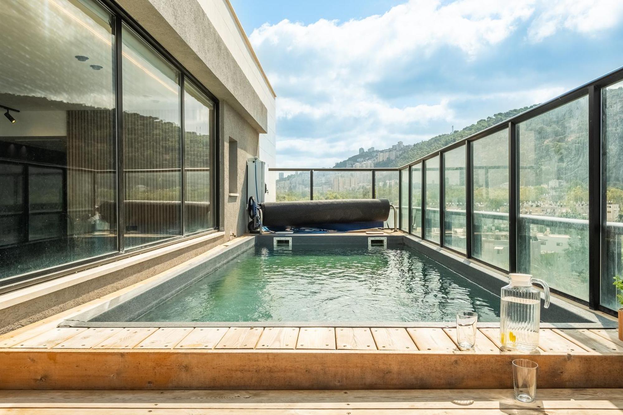 Pool & Jacuzzi Seaview Penthouse By Sea N' Rent