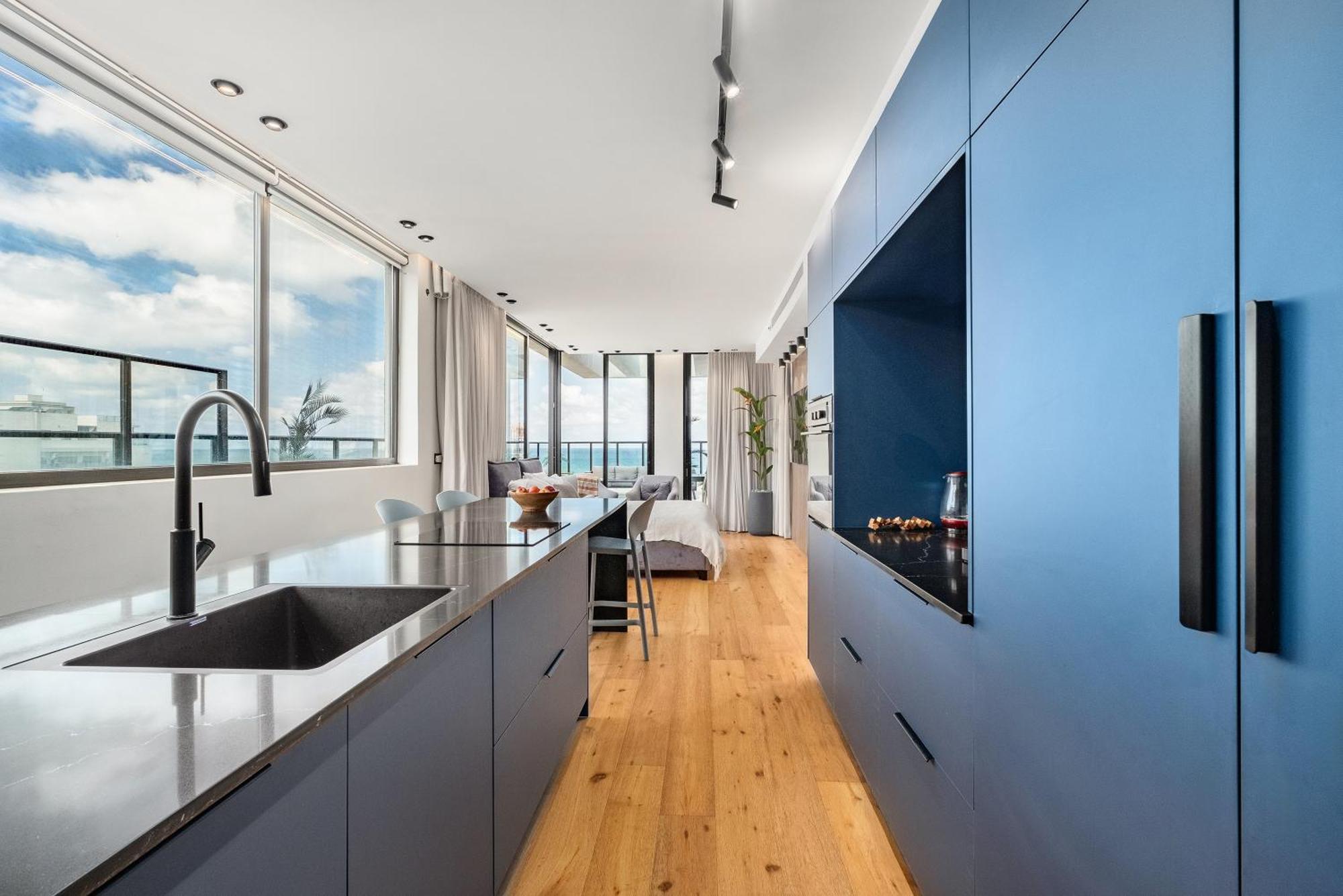 Pool & Jacuzzi Seaview Penthouse By Sea N' Rent חיפה
