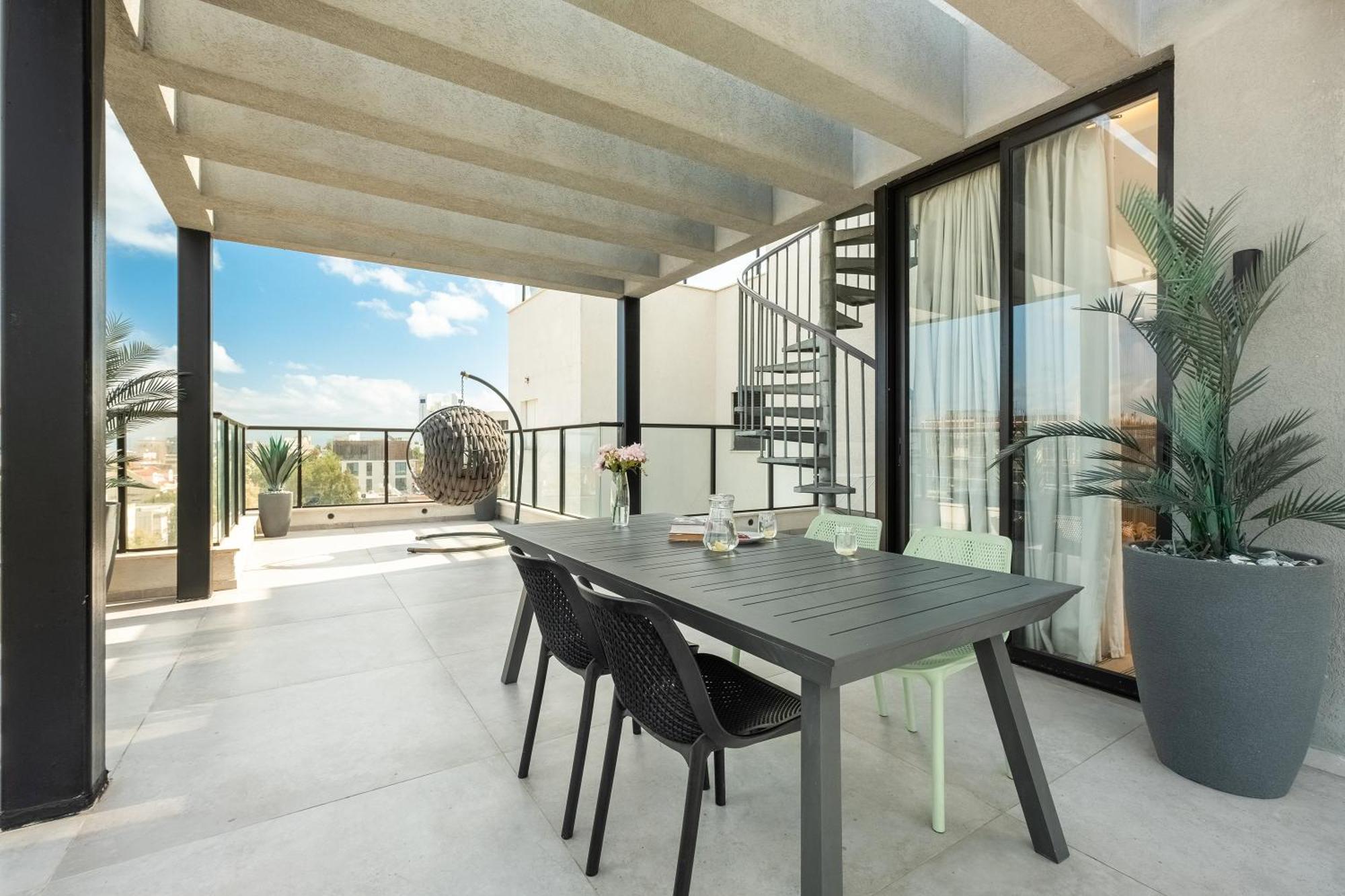 Pool & Jacuzzi Seaview Penthouse By Sea N' Rent * חיפה