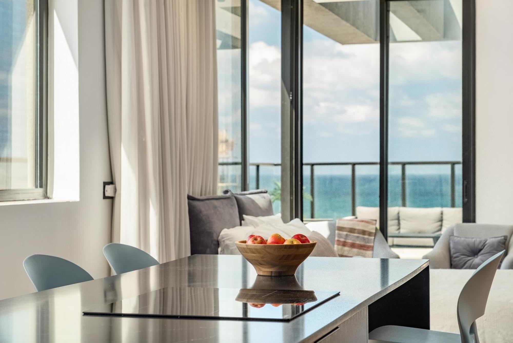 Pool & Jacuzzi Seaview Penthouse By Sea N' Rent חיפה