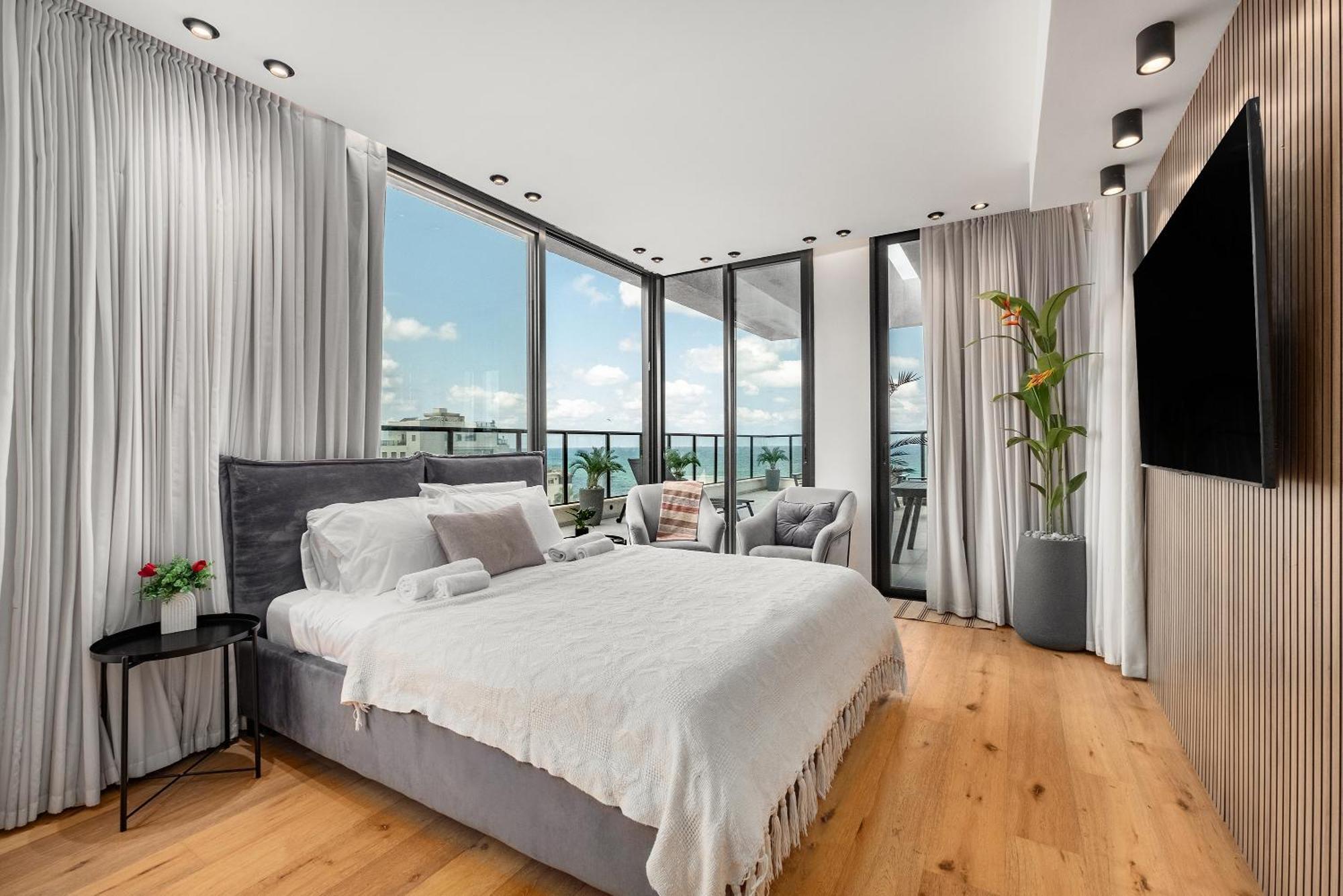 Pool & Jacuzzi Seaview Penthouse By Sea N' Rent