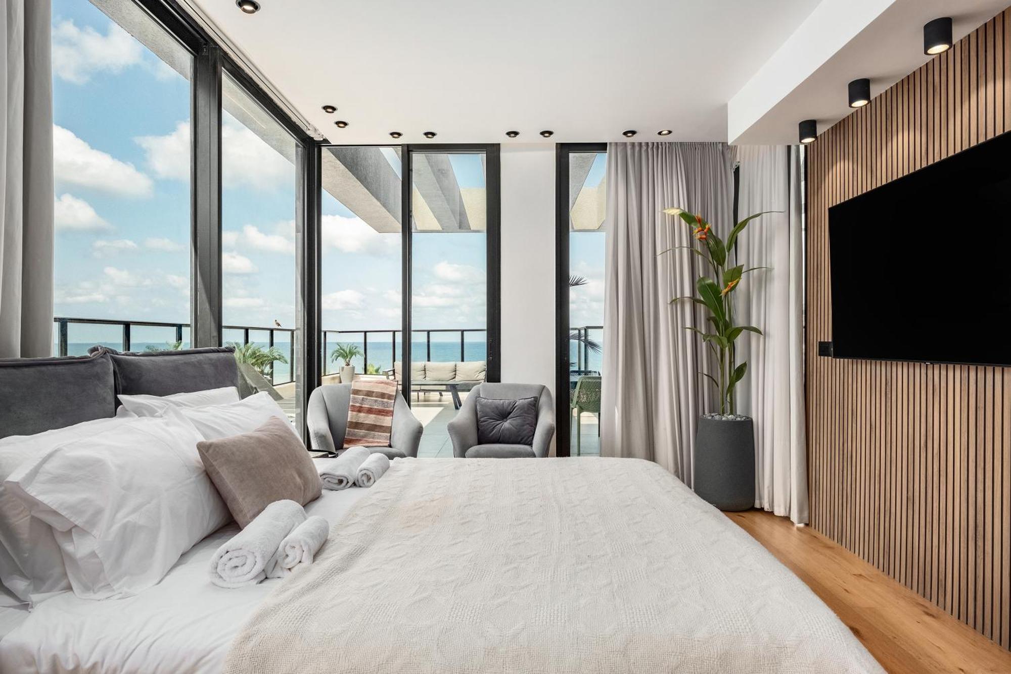 Pool & Jacuzzi Seaview Penthouse By Sea N' Rent