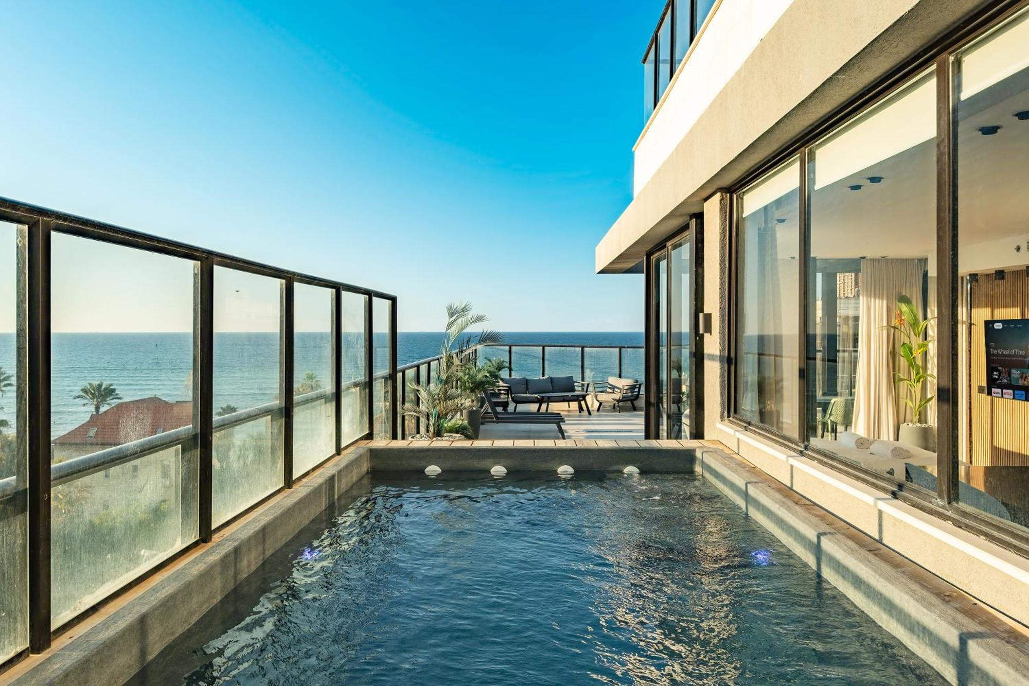 Pool & Jacuzzi Seaview Penthouse By Sea N' Rent