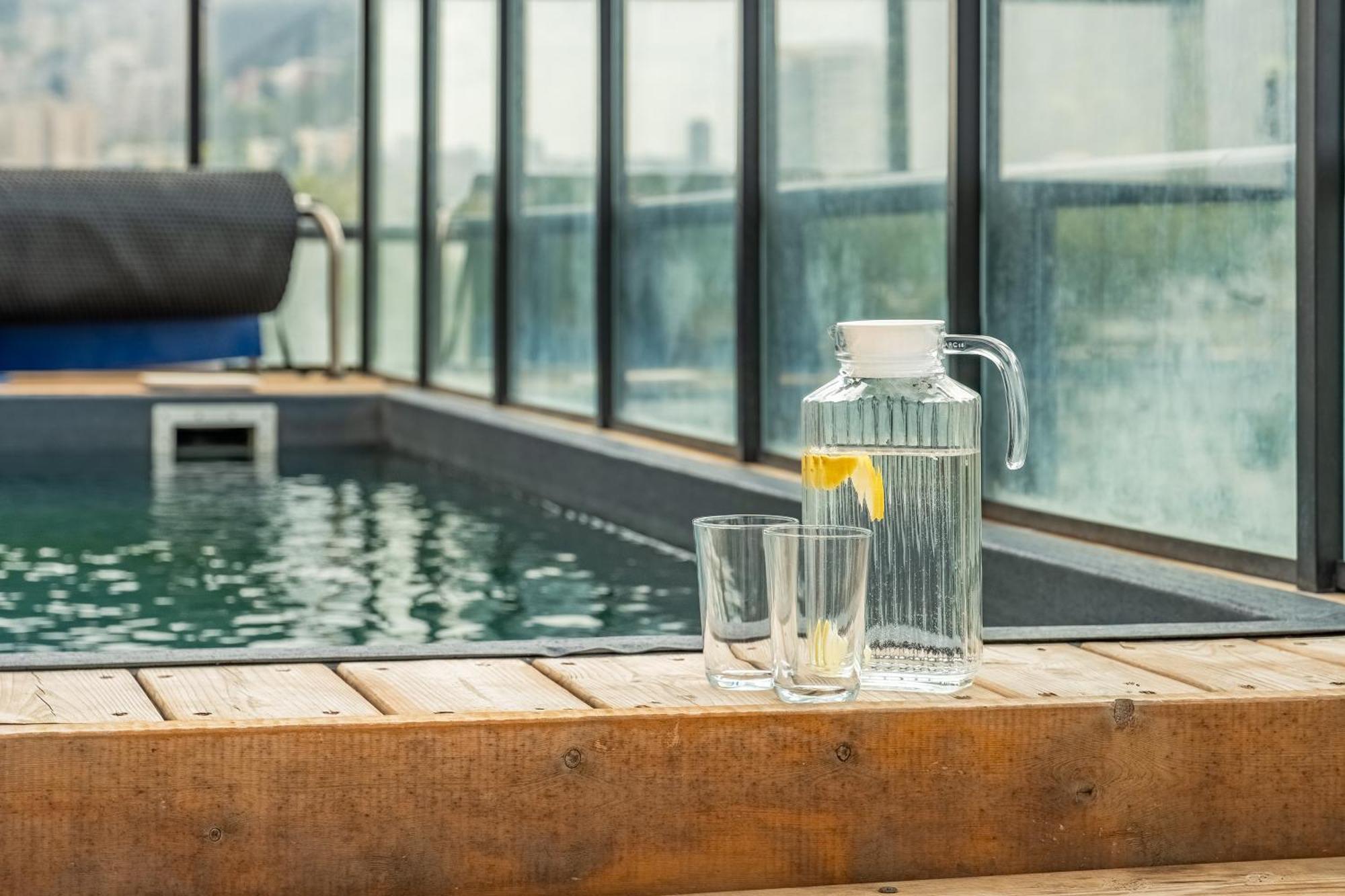 Pool & Jacuzzi Seaview Penthouse By Sea N' Rent